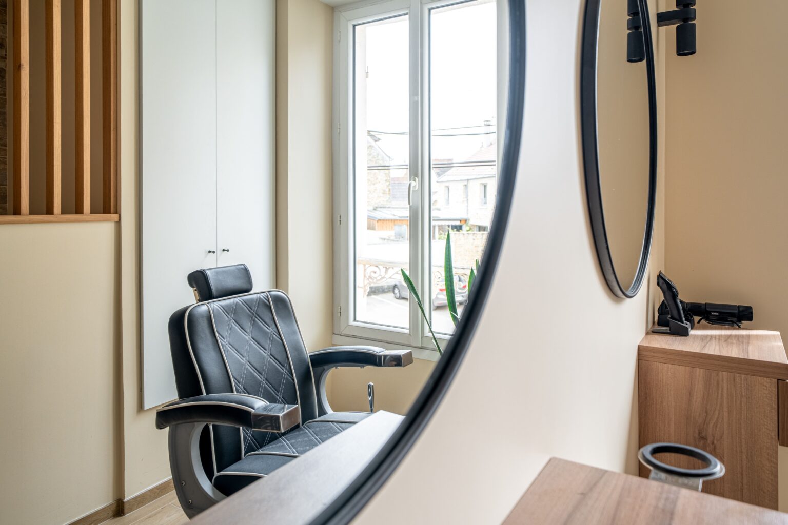 Rénovation d’un salon de coiffure à Jouars-Pontchartrain (78)
