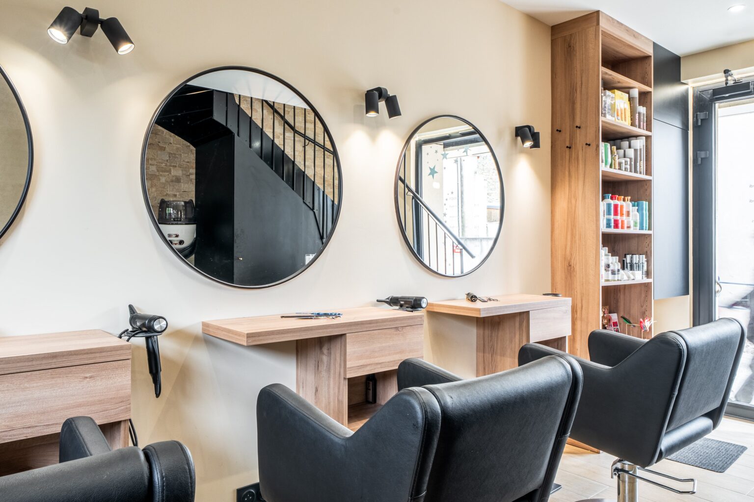 Rénovation d’un salon de coiffure à Jouars-Pontchartrain (78)