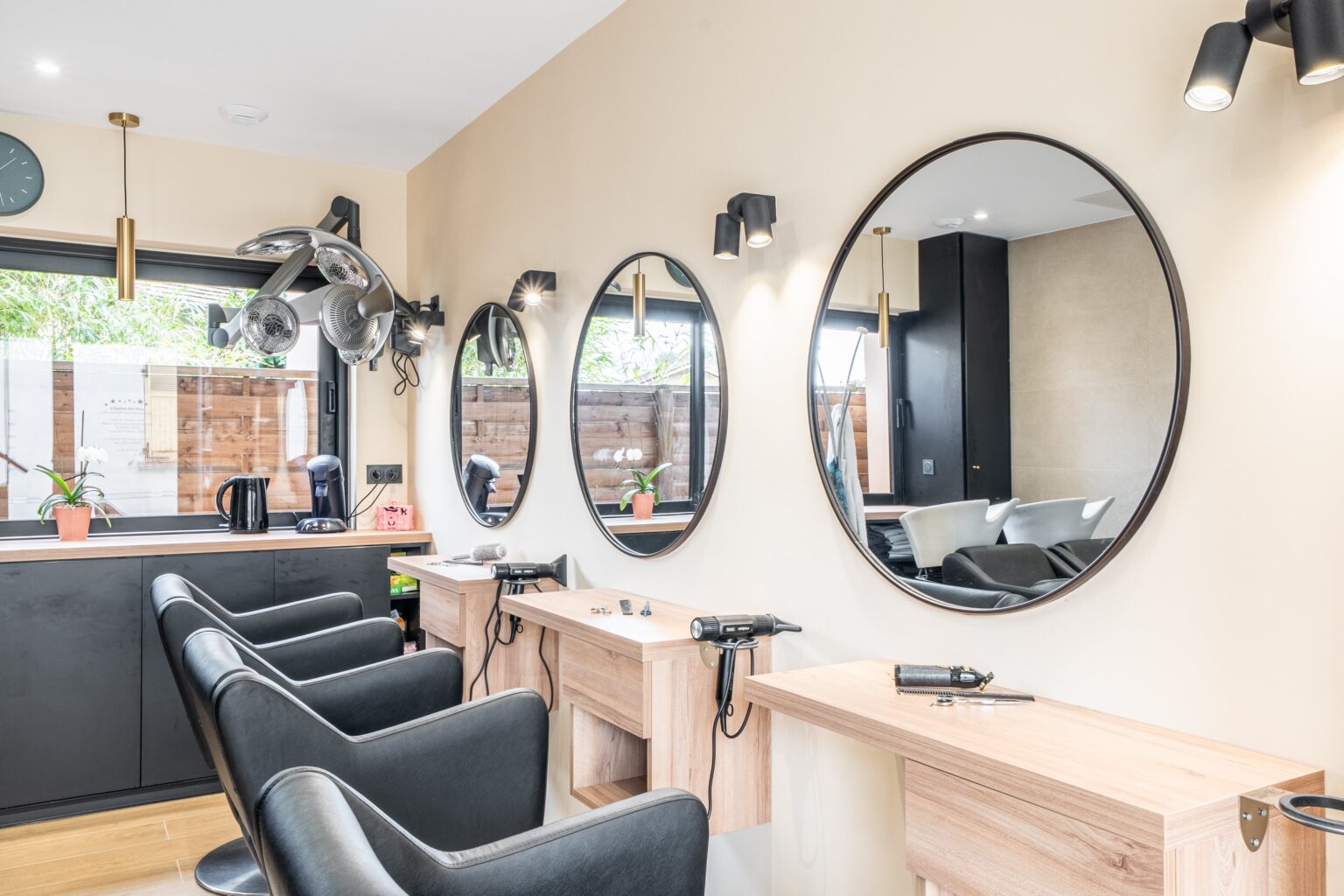 Rénovation d’un salon de coiffure à Jouars-Pontchartrain (78)