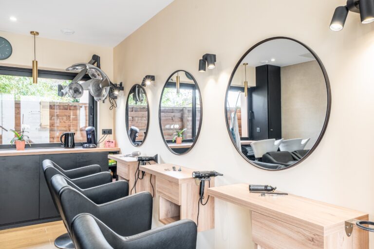 Rénovation d’un salon de coiffure à Jouars-Pontchartrain (78)